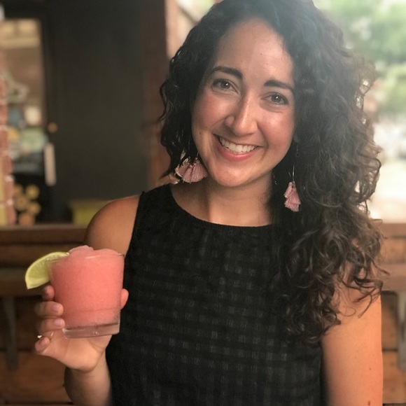 Meet your Posher, Jessica - Picture 2 of 4